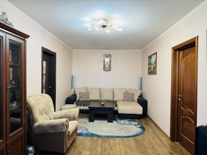 3-комн квартира Московское шоссе 16-й километр, 95