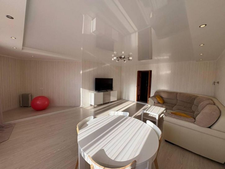 4-комн квартира Советской Армии улица, 17