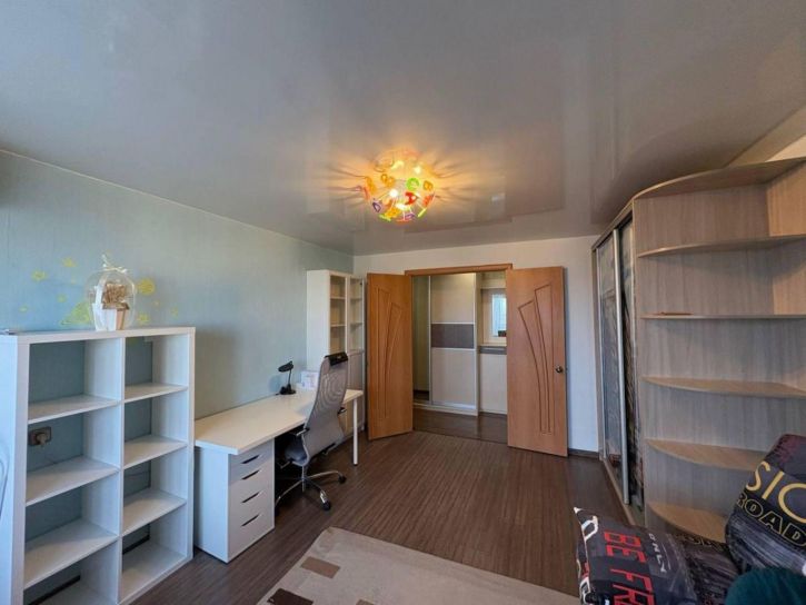 4-комн квартира Советской Армии улица, 17