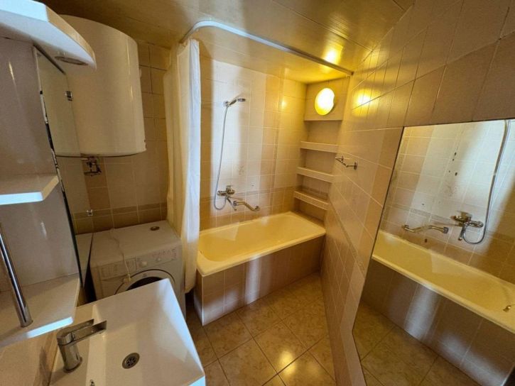 4-комн квартира Советской Армии улица, 17