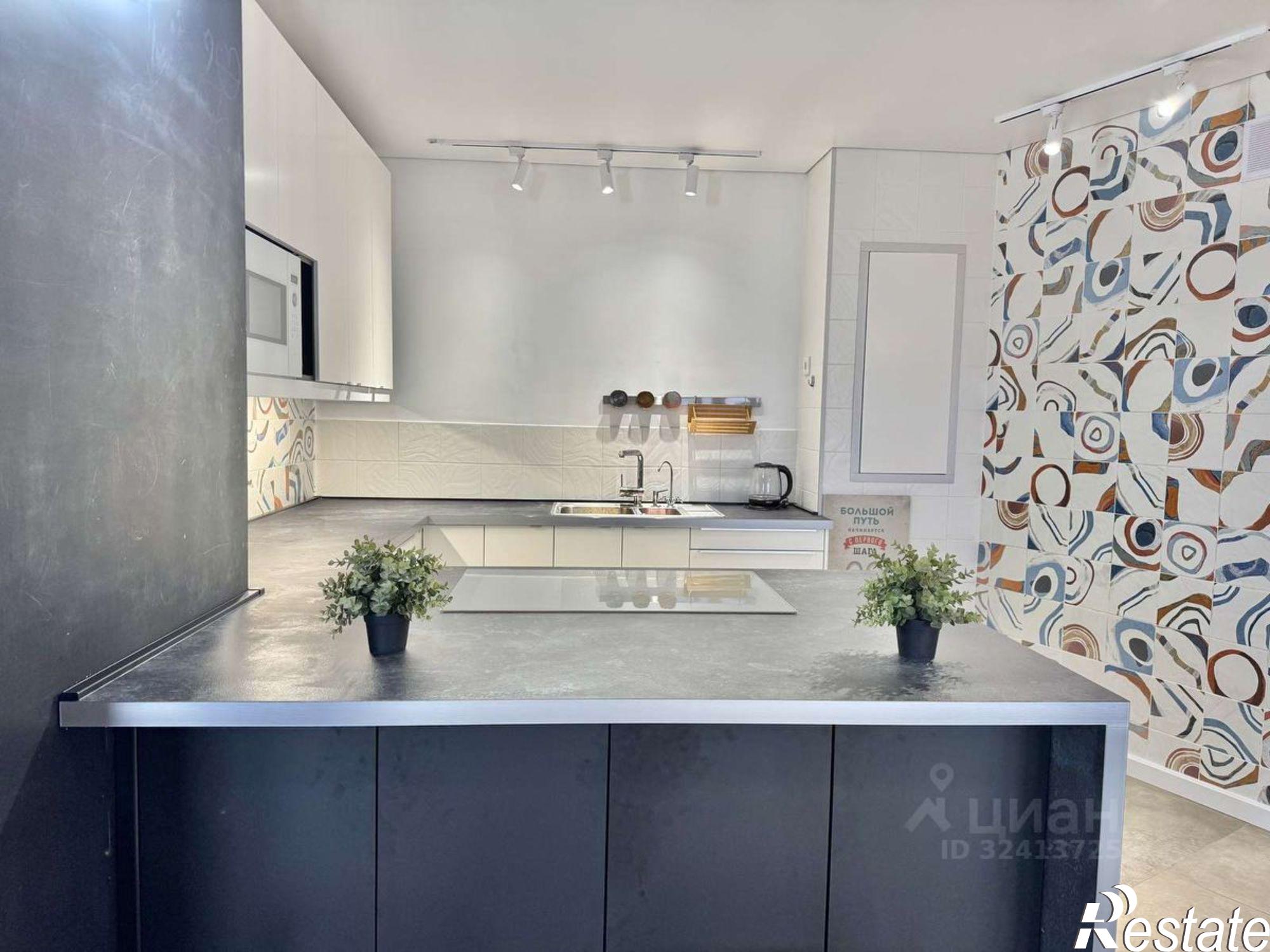 Сдать квартиру за 65 000 рублей на улица Врубеля, 17