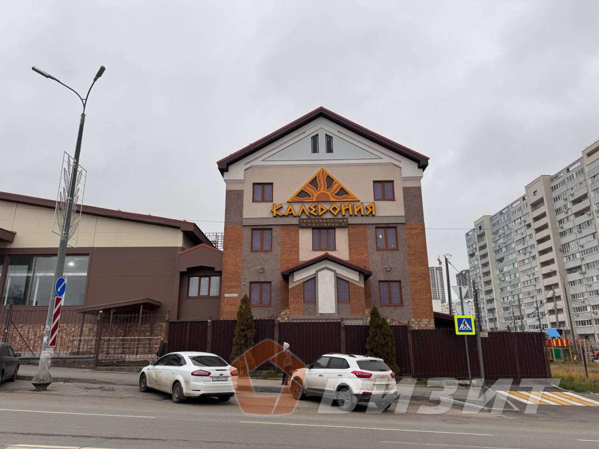 Сдать торговое помещение за 450 000 рублей на Дыбенко улица, 104