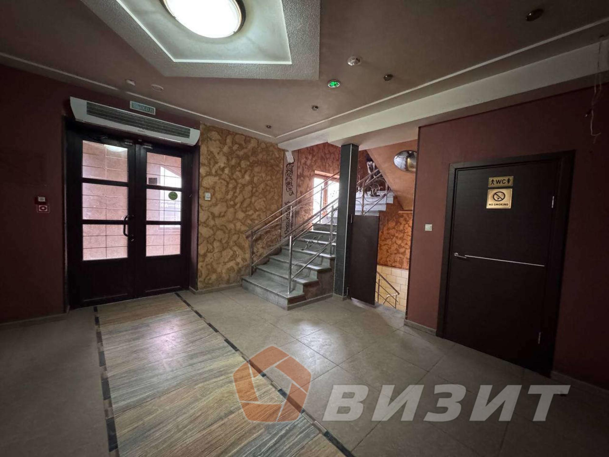 Сдать торговое помещение за 450 000 рублей на Дыбенко улица, 104