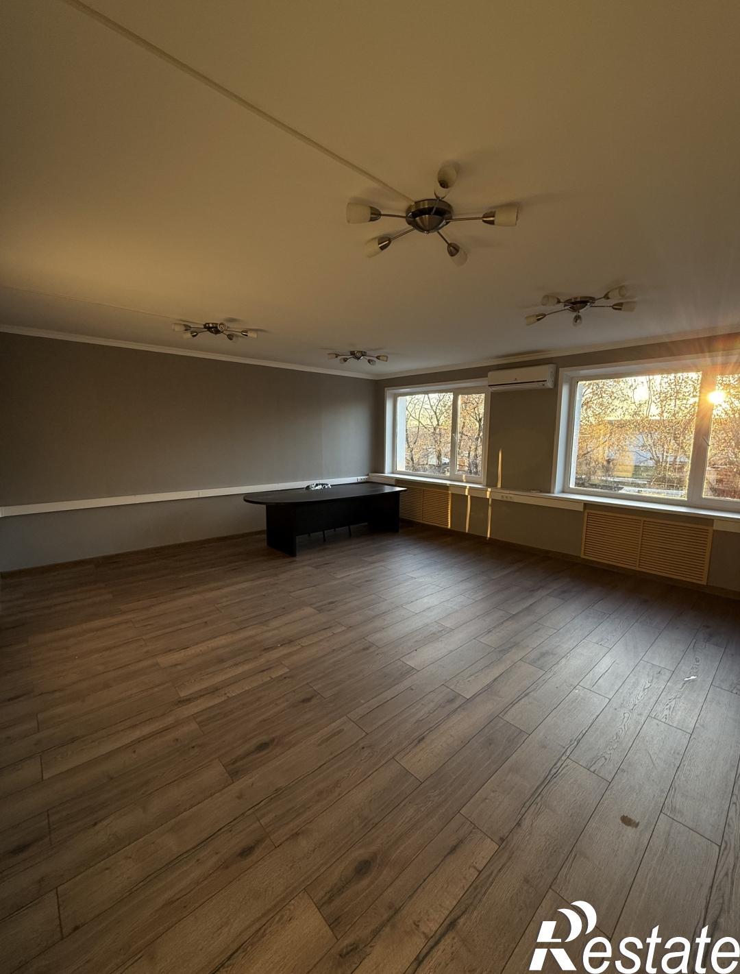 Сдать офис, помещение под офис за 800 рублей на Грозненская, 33