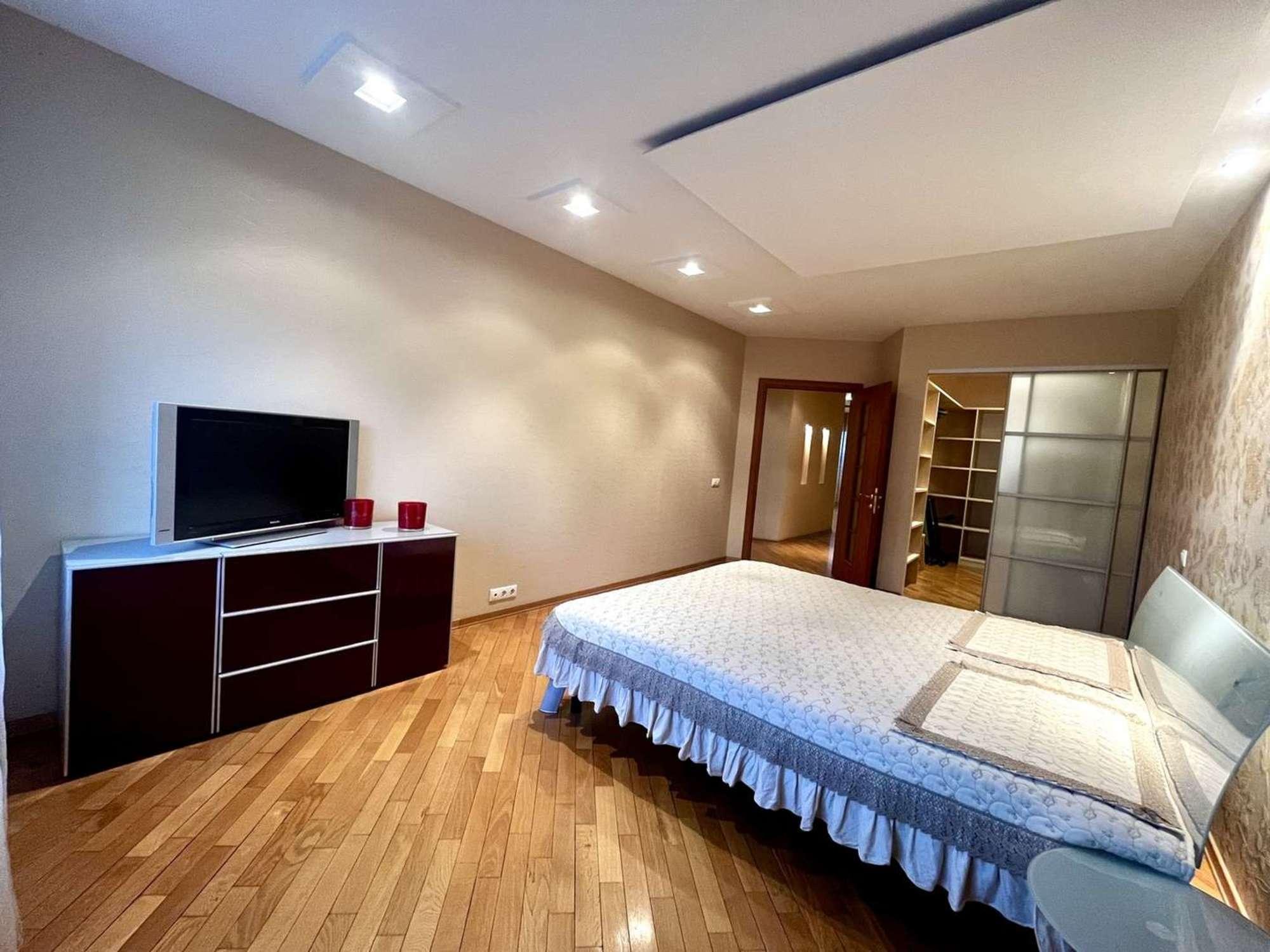 Купить квартиру за 25 000 000 рублей на Молодогвардейская улица, 168