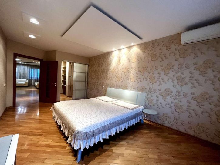 3-комн квартира Молодогвардейская улица, 168