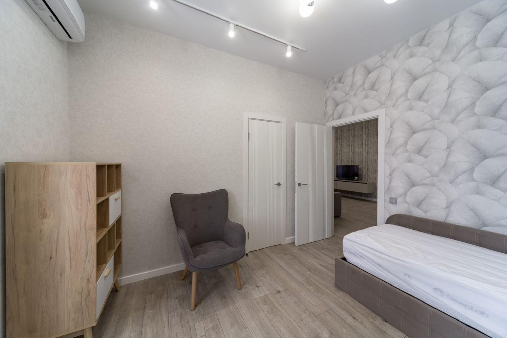 Сдать квартиру за 150 000 рублей на Самарская улица, 95А