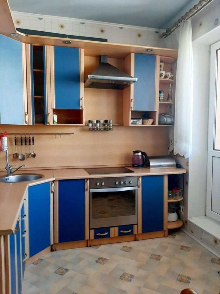 3-комн квартира 5-я просека, 103