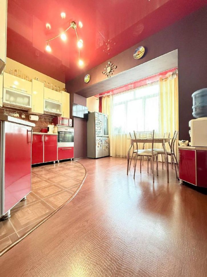 3-комн квартира 5-я просека, 103