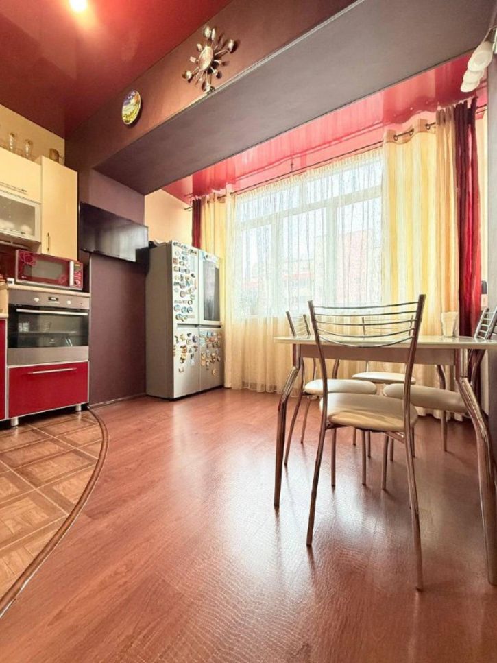 3-комн квартира 5-я просека, 103