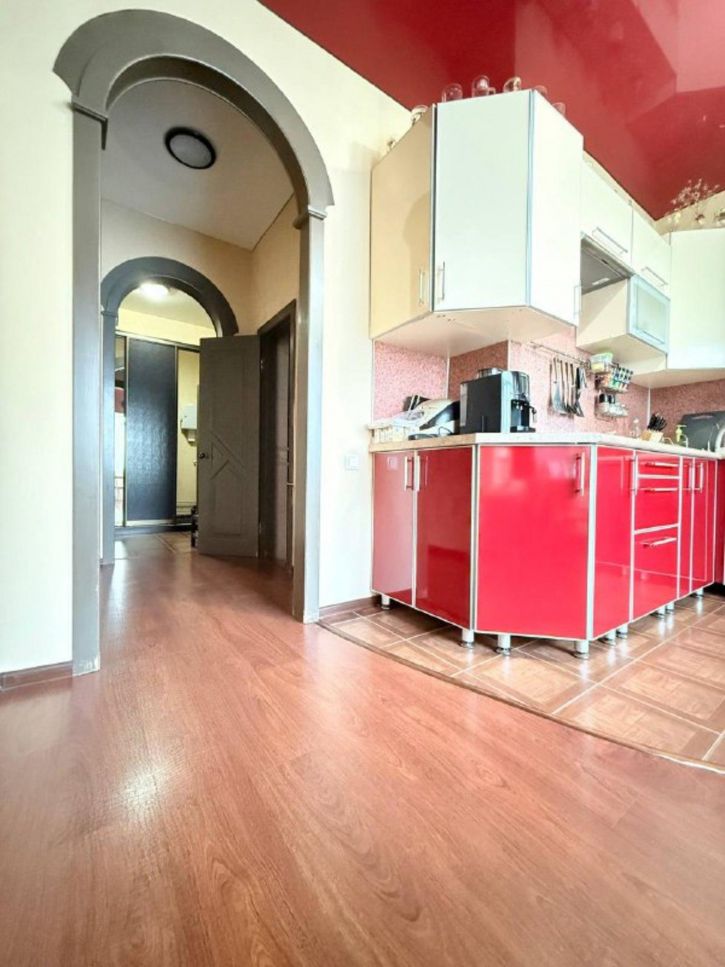 3-комн квартира 5-я просека, 103