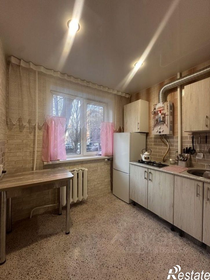 2-комн квартира 11-й кв-л, 24,  д. 24