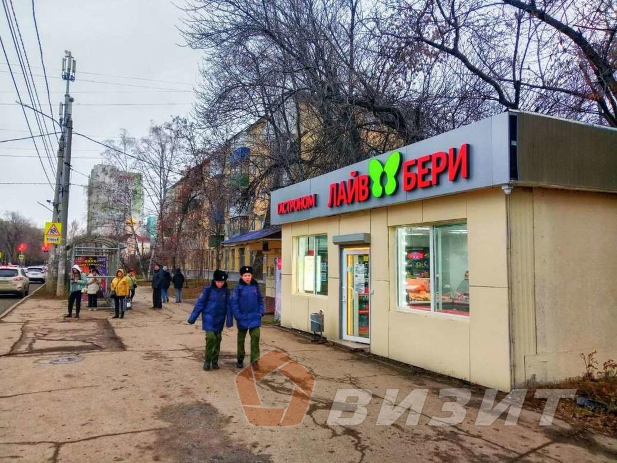 Сдать торговое помещение за 60 000 рублей на Революционная улица, 140а