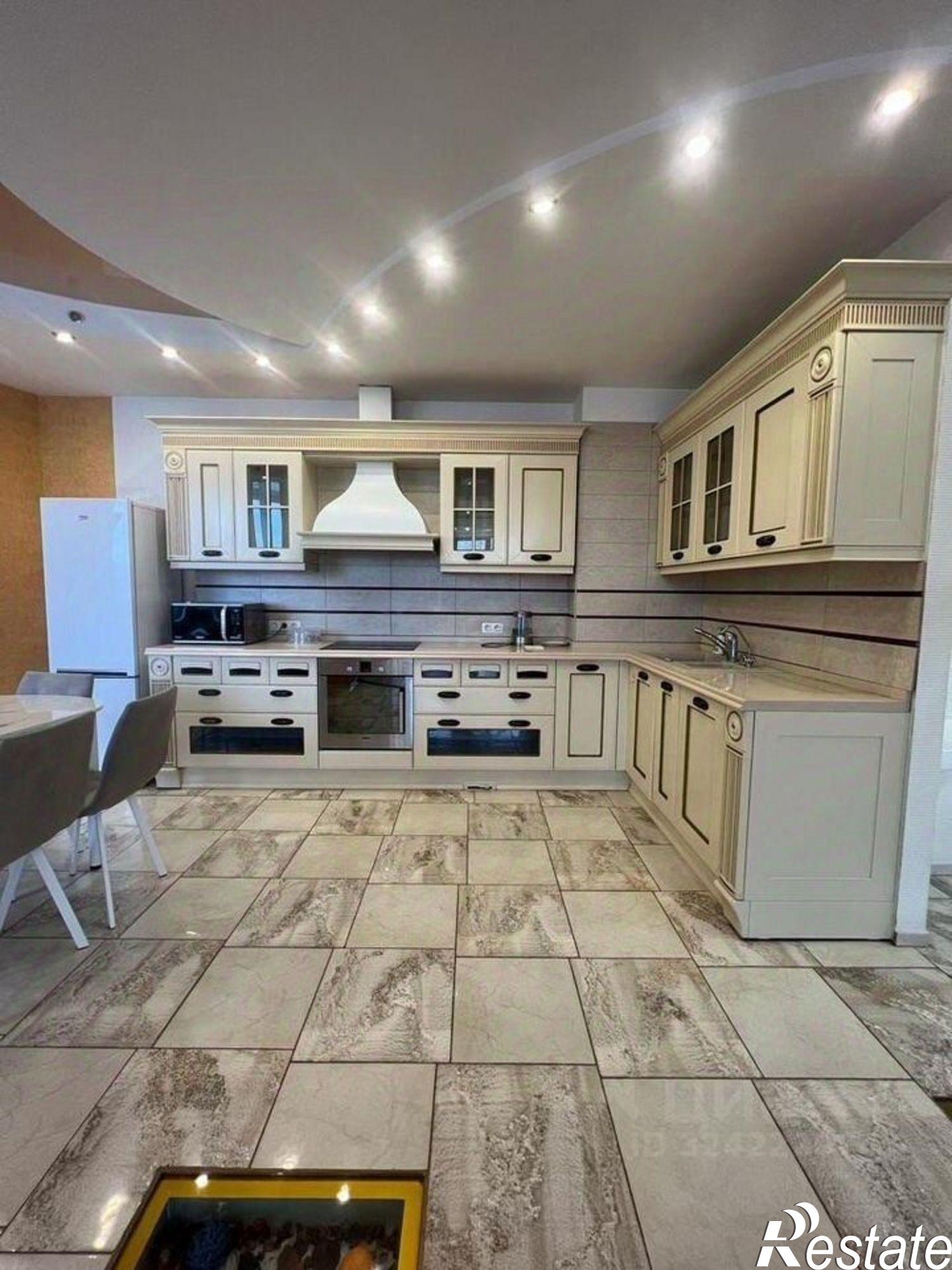 Сдать квартиру за 110 000 рублей на улица Осипенко, 3