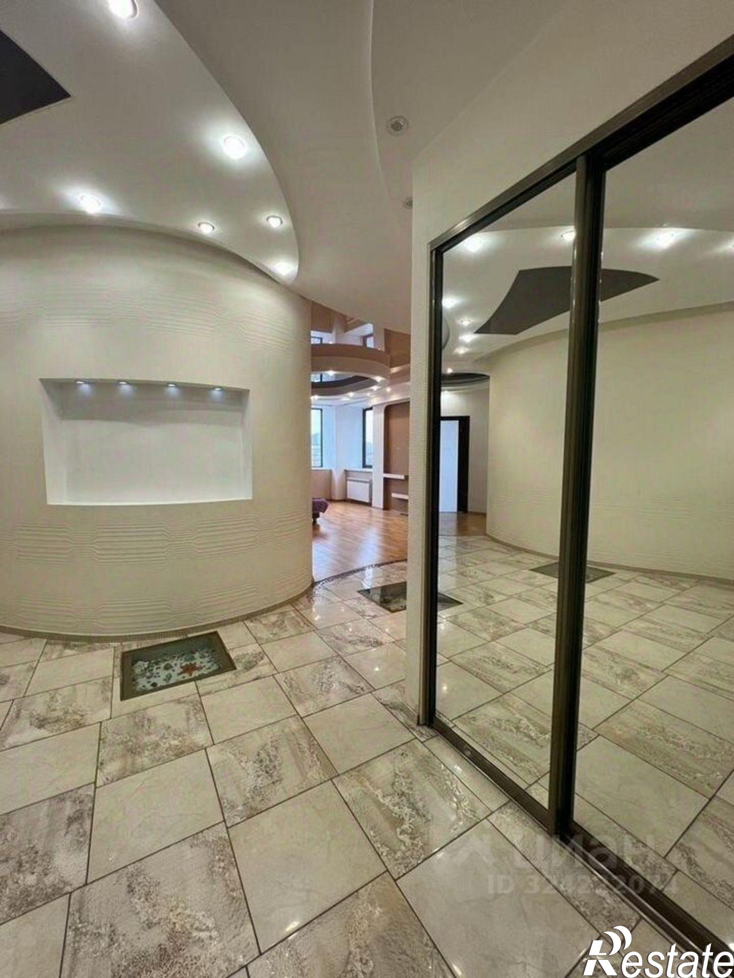 Сдать квартиру за 110 000 рублей на улица Осипенко, 3