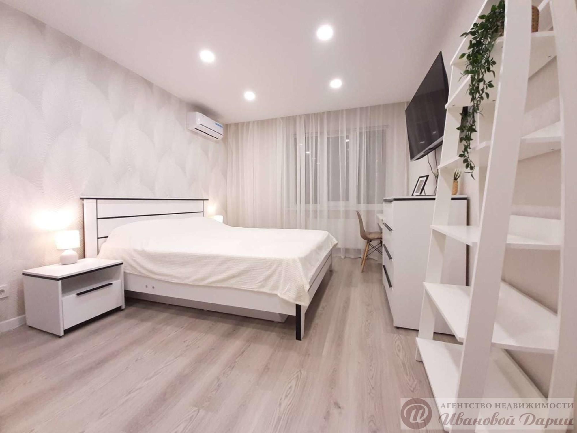 Сдать квартиру за 37 000 рублей на Революционная улица, 101вк2