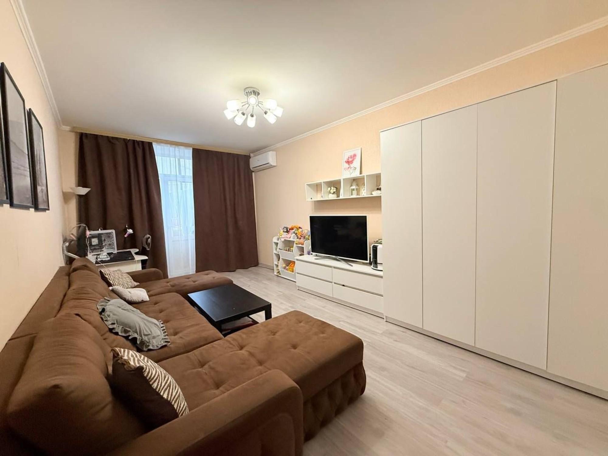 Купить квартиру за 4 350 000 рублей на Нефтяников улица, 22а