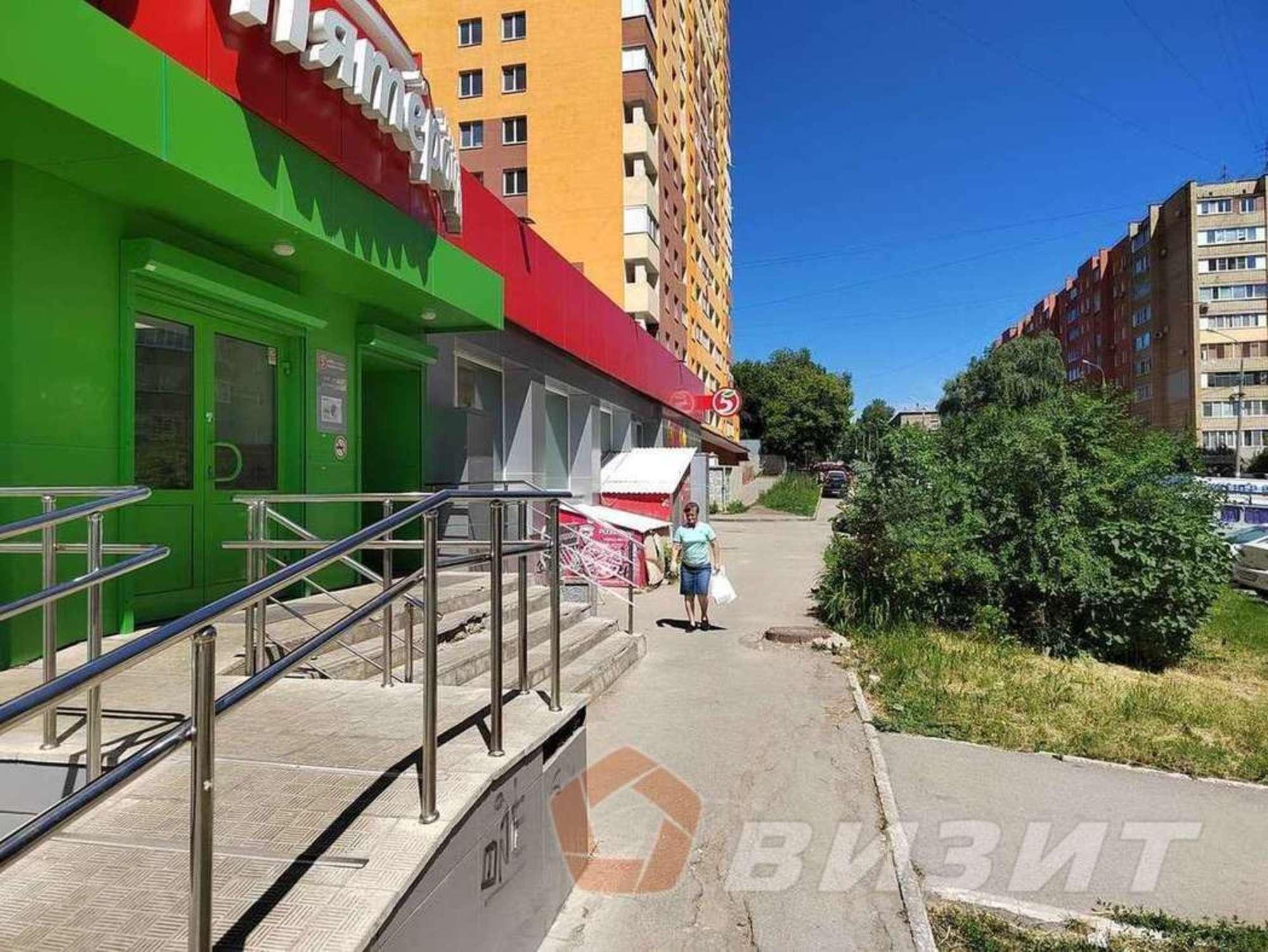 Купить торговое помещение за 4 200 000 рублей на Дыбенко улица, 120