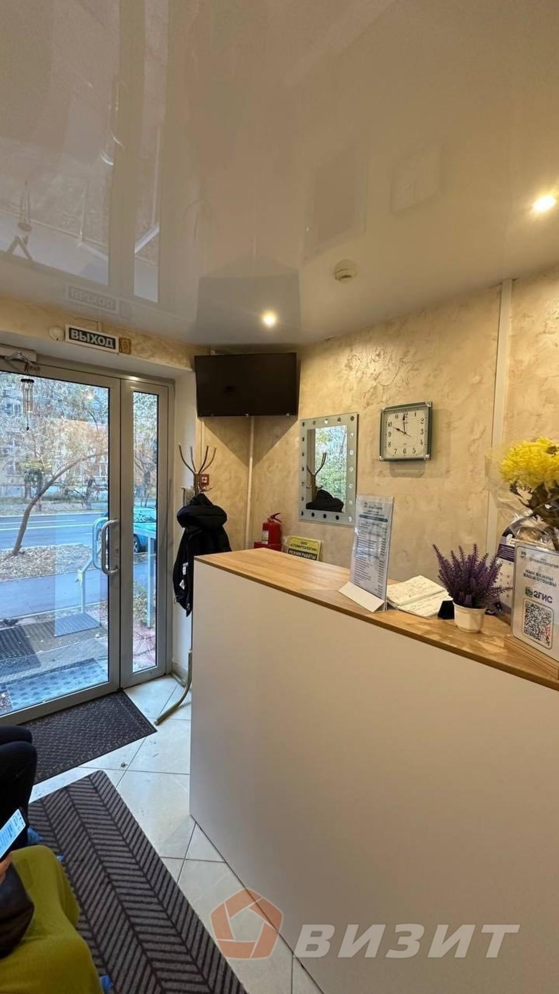 Сдать торговое помещение за 65 000 рублей на Мориса Тореза улица, 48