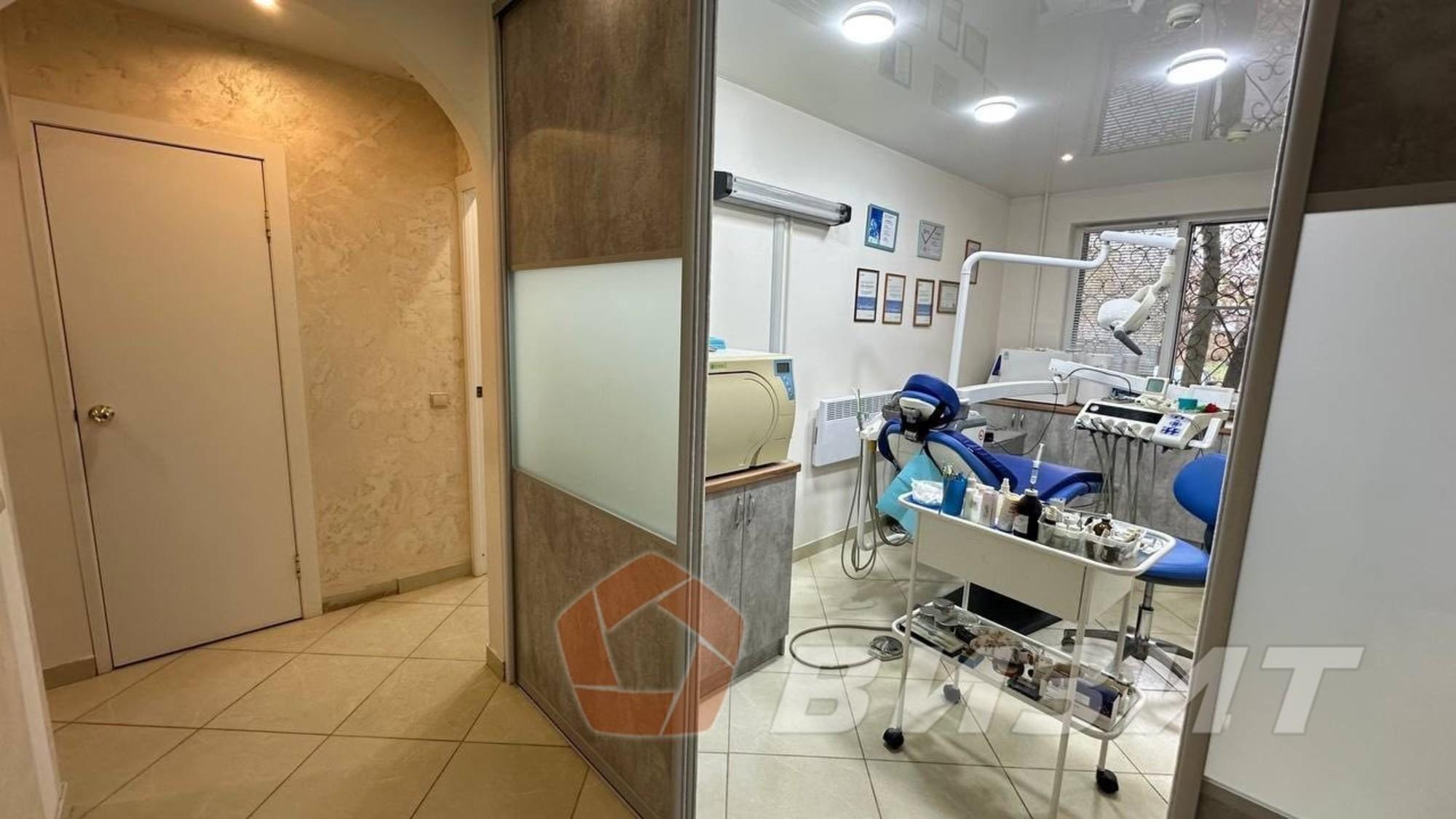 Сдать торговое помещение за 65 000 рублей на Мориса Тореза улица, 48