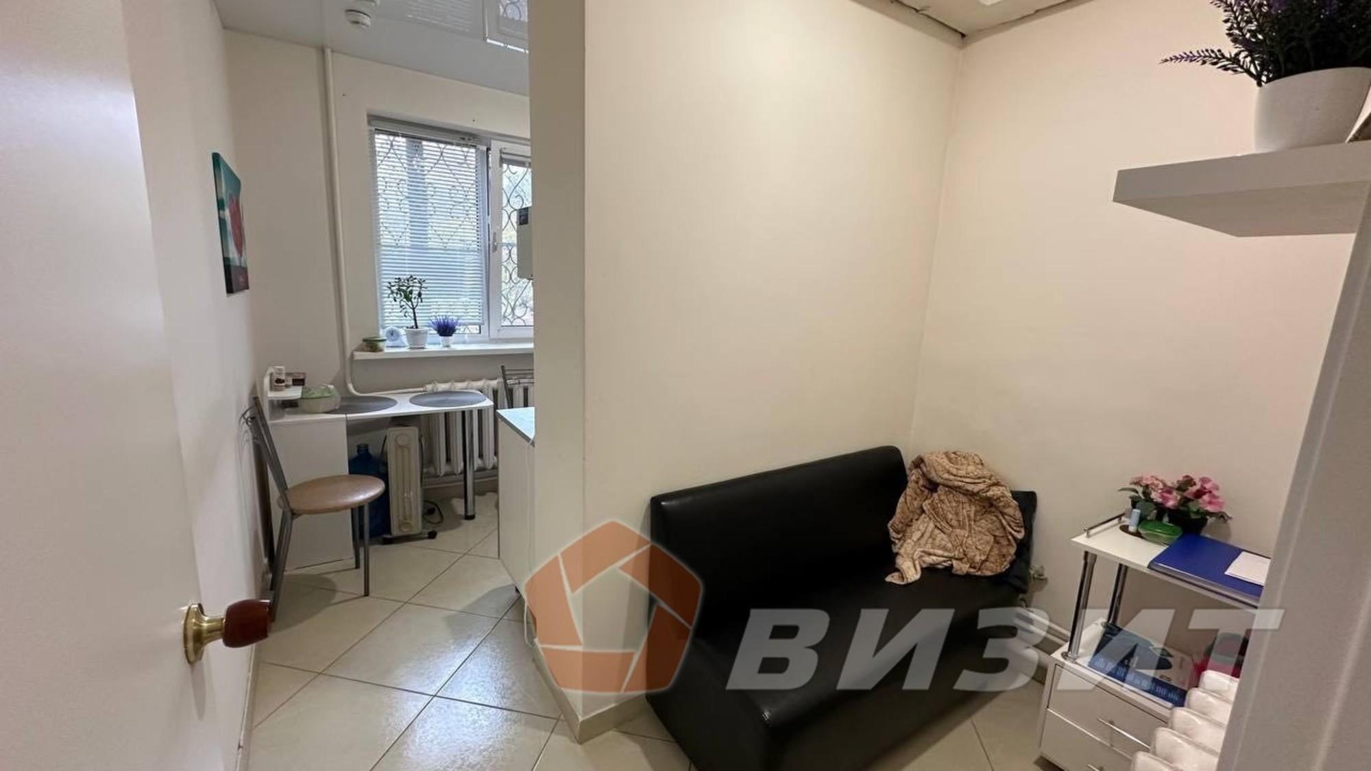 Сдать торговое помещение за 65 000 рублей на Мориса Тореза улица, 48