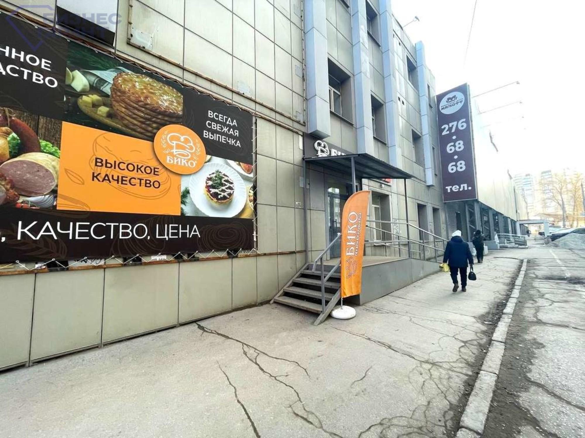 Сдать торговое помещение за 150 000 рублей на Революционная улица, 70