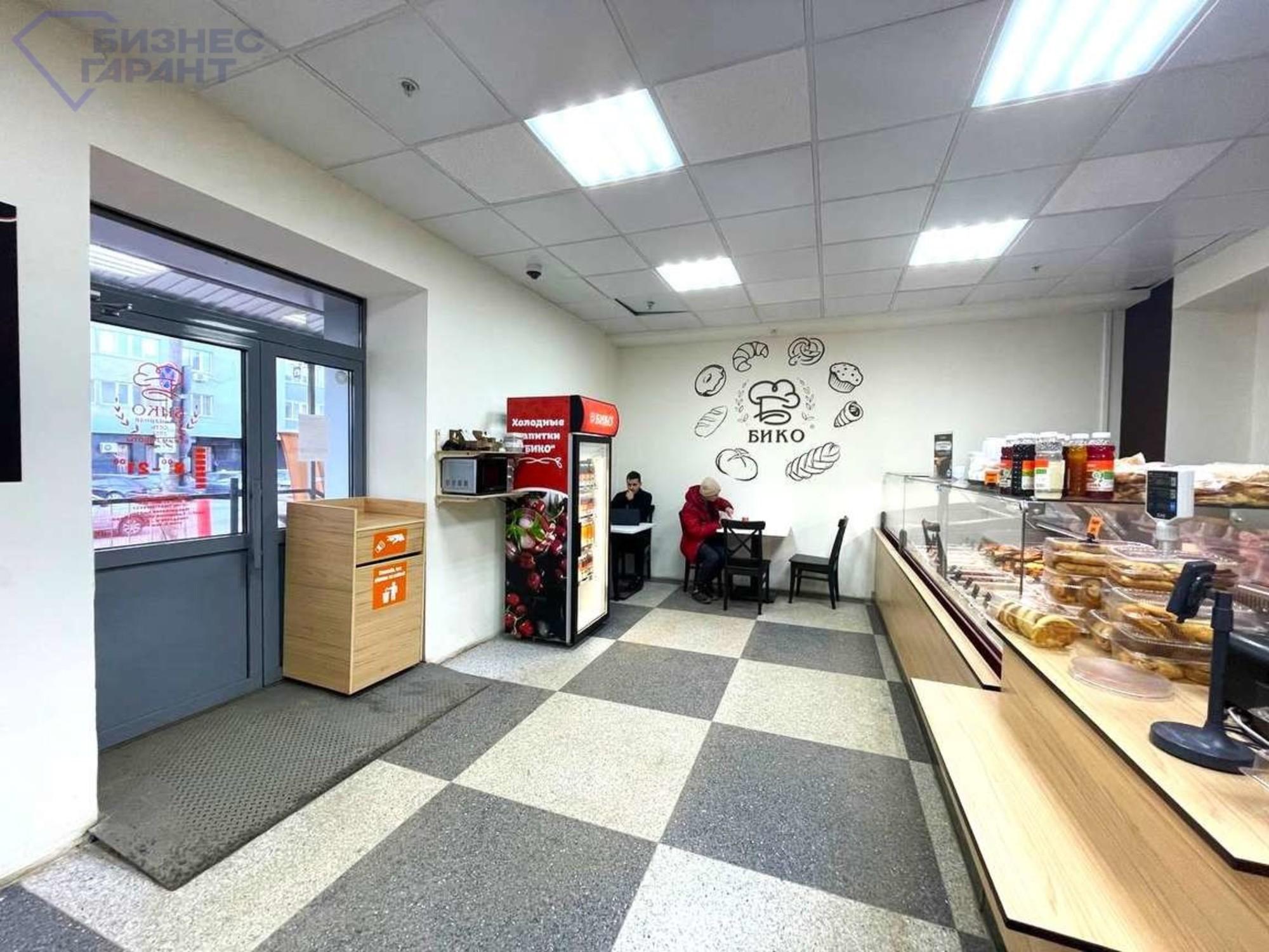 Сдать торговое помещение за 150 000 рублей на Революционная улица, 70