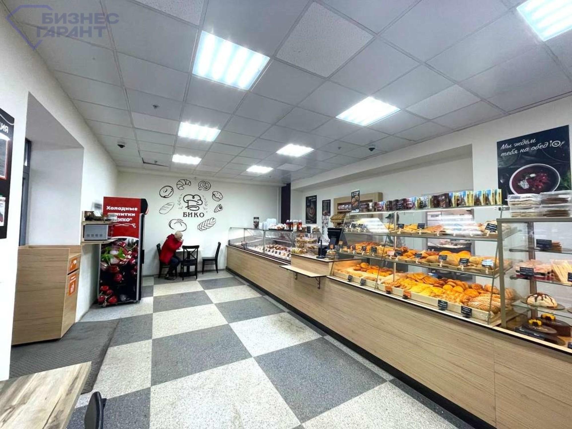 Сдать торговое помещение за 150 000 рублей на Революционная улица, 70