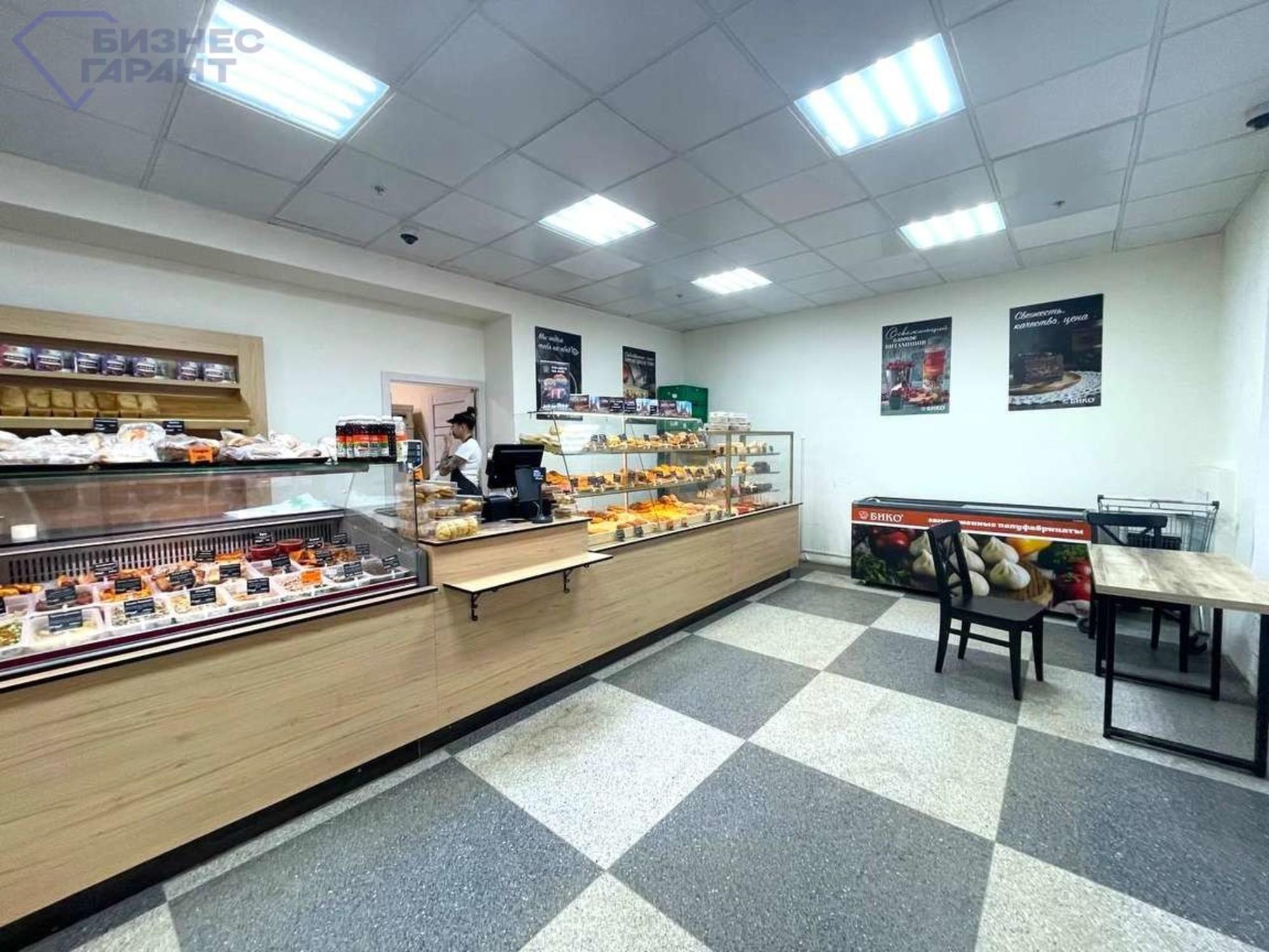 Сдать торговое помещение за 150 000 рублей на Революционная улица, 70