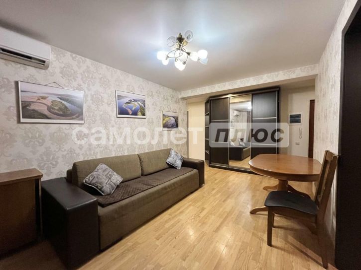 3-комн квартира Осипенко улица, 4