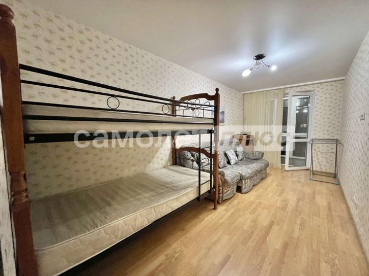 3-комн квартира Осипенко улица, 4