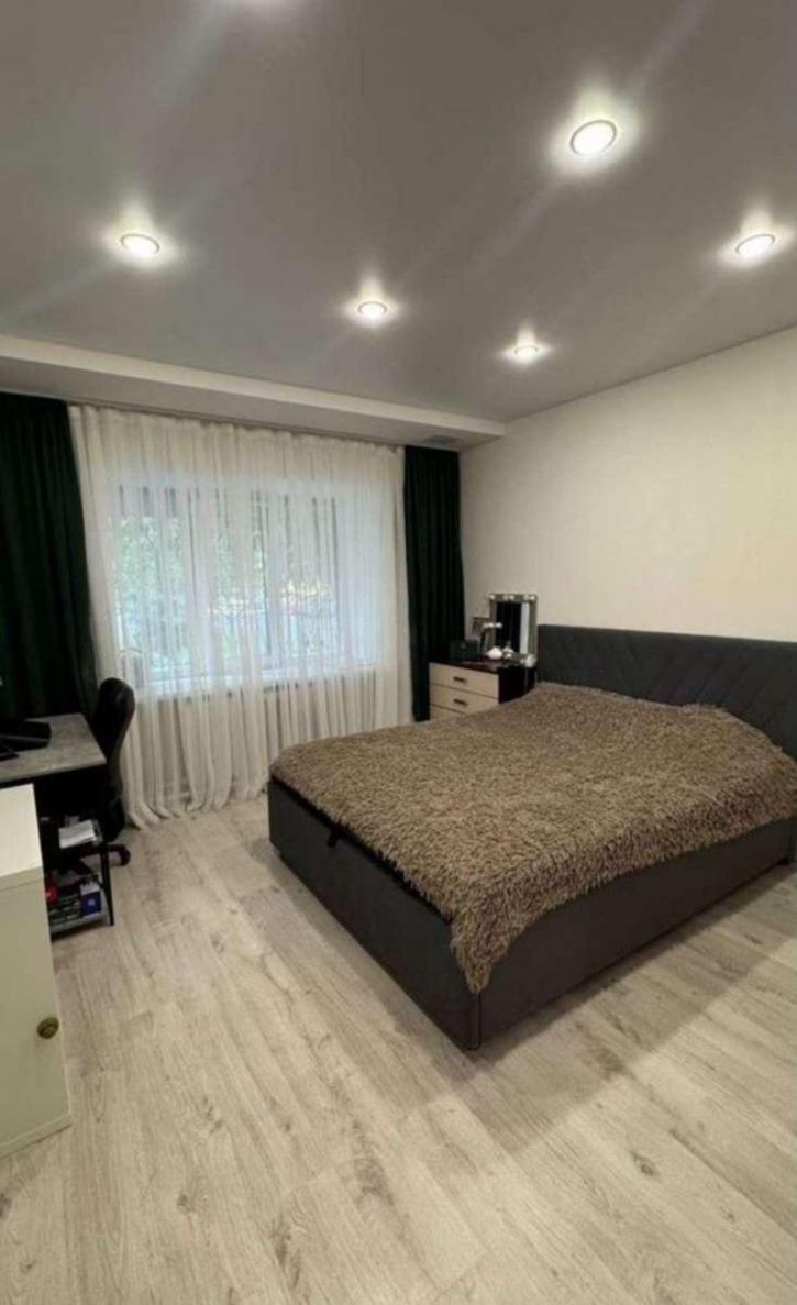 Студия 6-я просека, 129