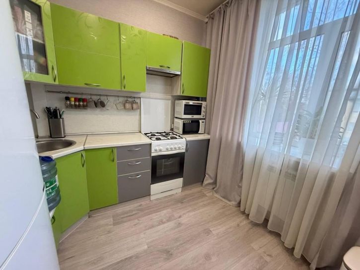 2-комн квартира Нефтяников улица, 22а