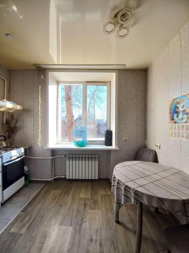 3-комн квартира Нефтяников улица, 16