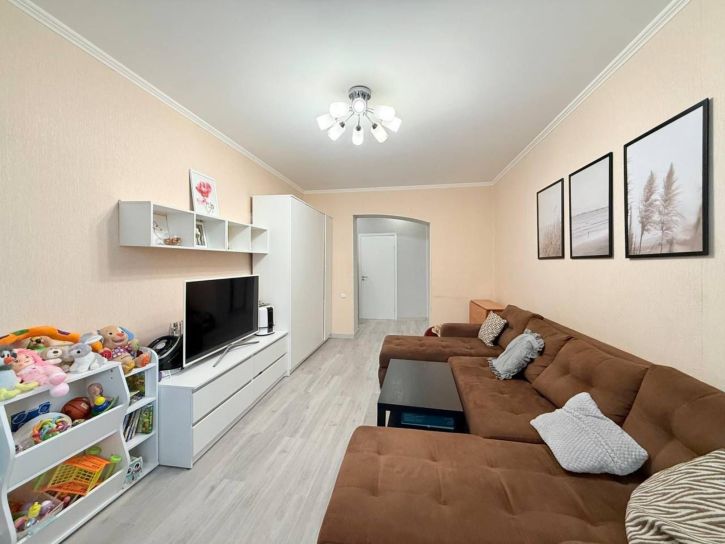 2-комн квартира Нефтяников улица, 22а