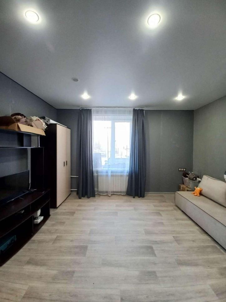 3-комн квартира Нефтяников улица, 16