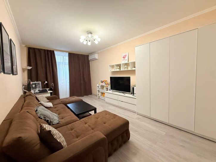 2-комн квартира Нефтяников улица, 22а