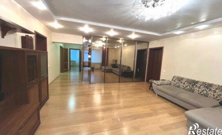 3-комн квартира улица Братьев Коростелёвых, 152,  д. 152