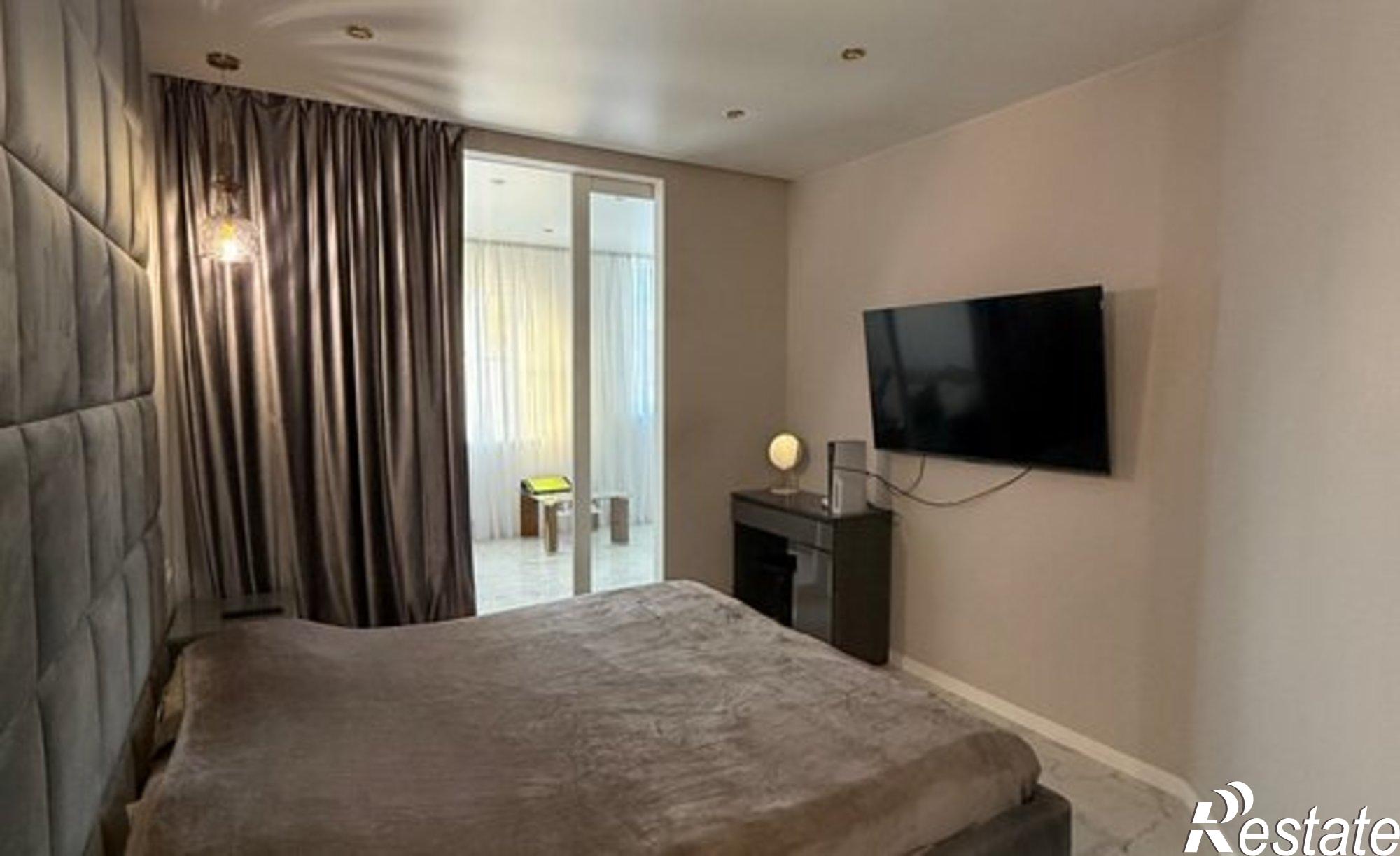 Купить квартиру за 15 000 000 рублей на Одесский переулок, 20