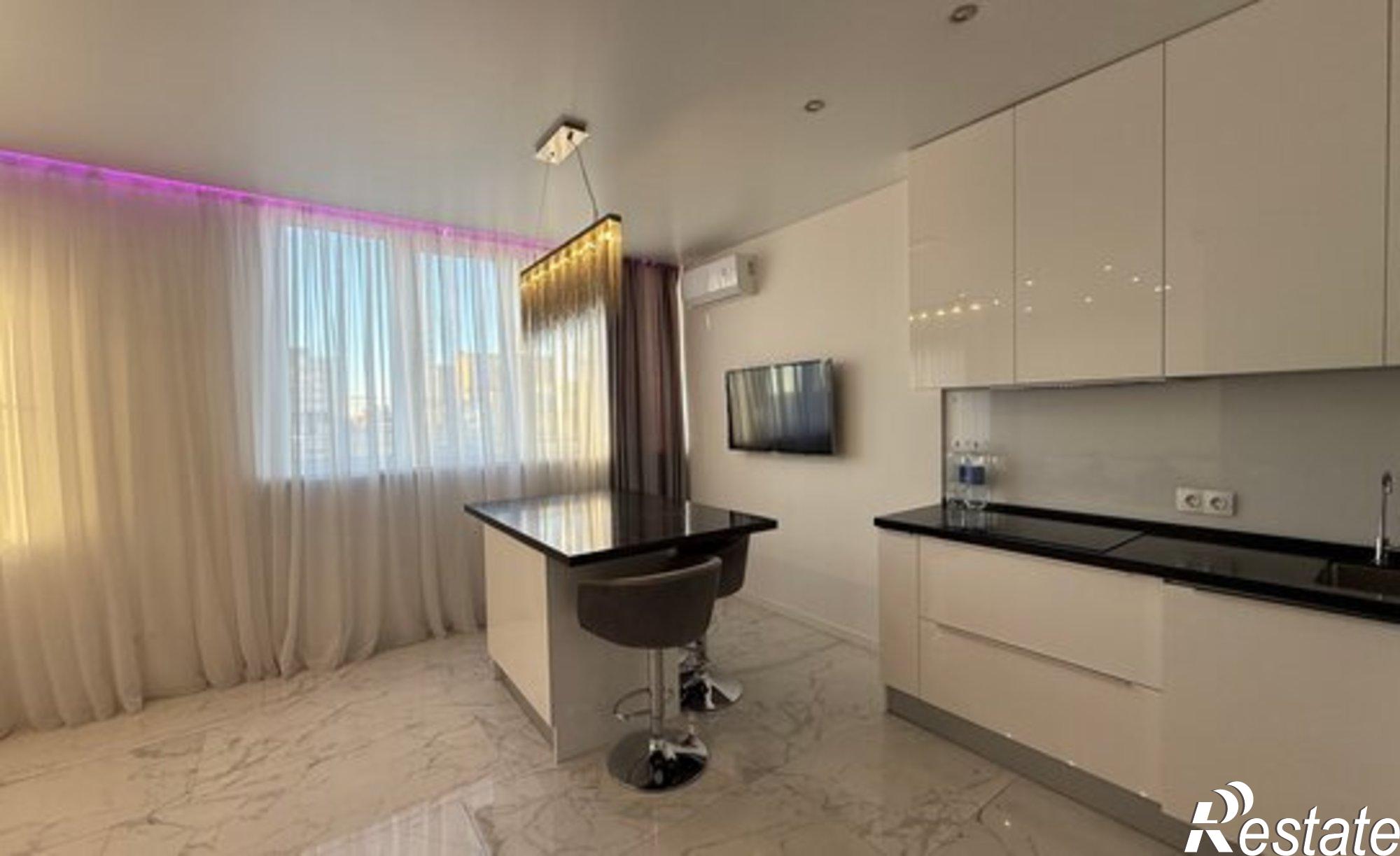 Купить квартиру за 15 000 000 рублей на Одесский переулок, 20