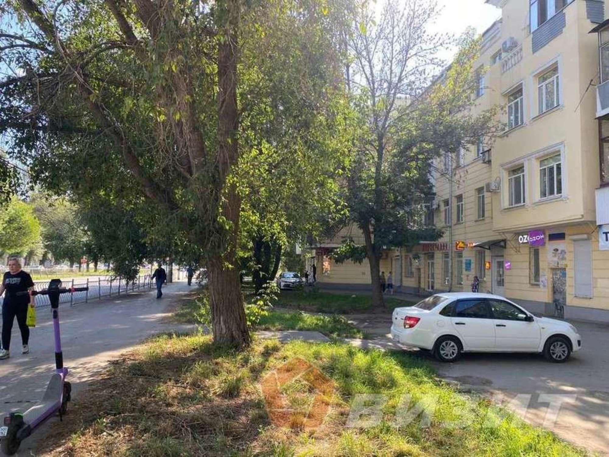 Купить торговое помещение за 18 000 000 рублей на Победы улица, 96