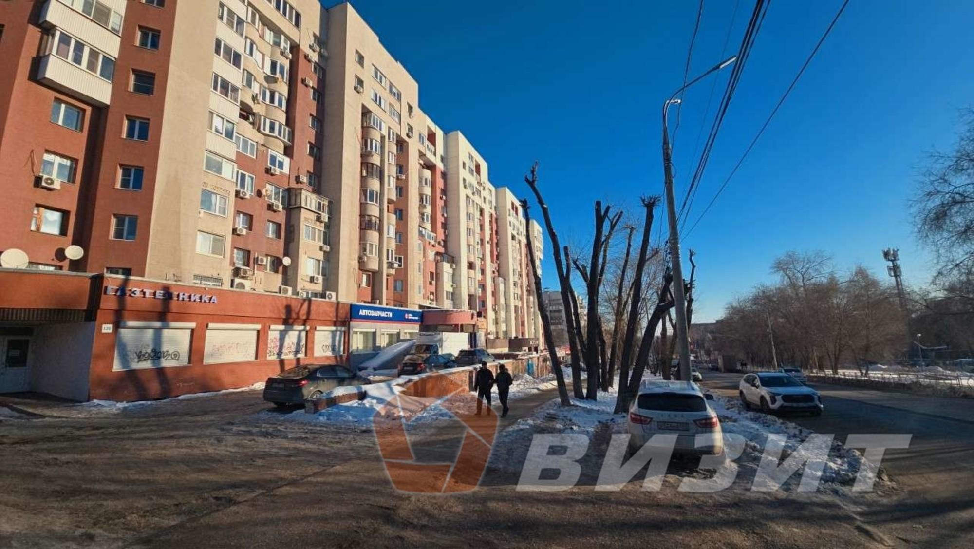Купить торговое помещение за 30 000 000 рублей на Дыбенко улица, 120