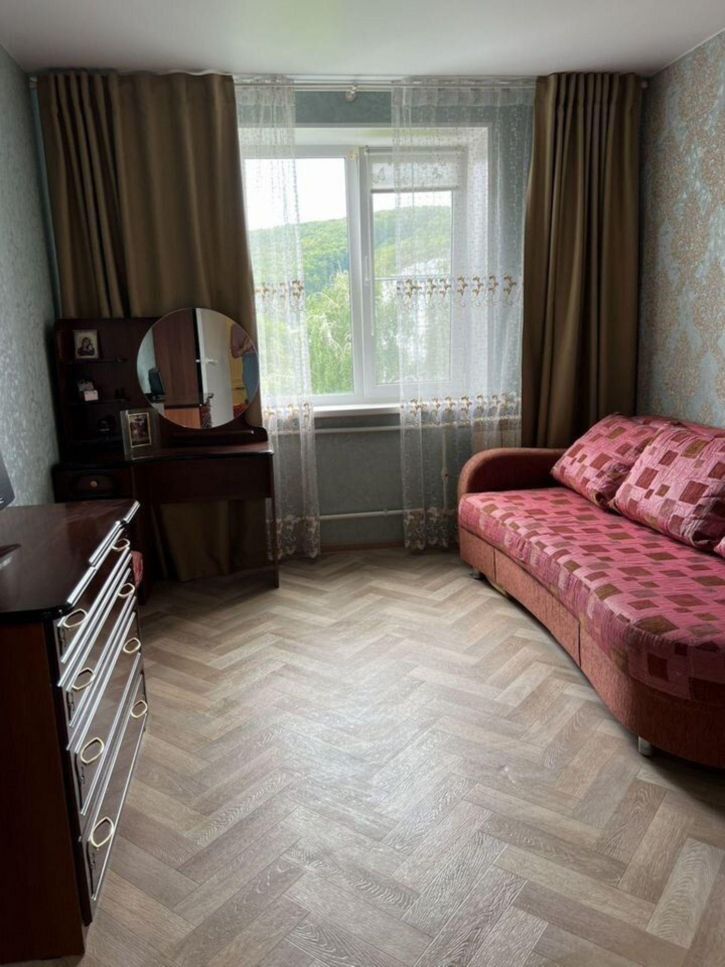 3-комн квартира Батайская улица, 1