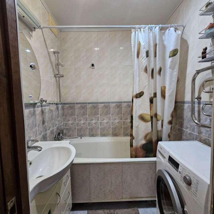 3-комн квартира Братьев Коростелёвых улица, 81