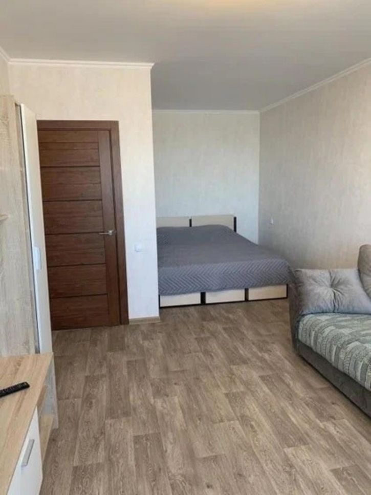 1-комн квартира Молодогвардейская улица, 180
