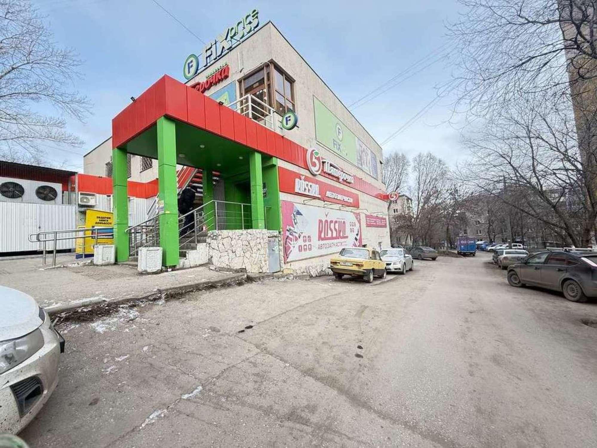 Купить торговое помещение за 130 000 000 рублей на Запорожская улица, 43