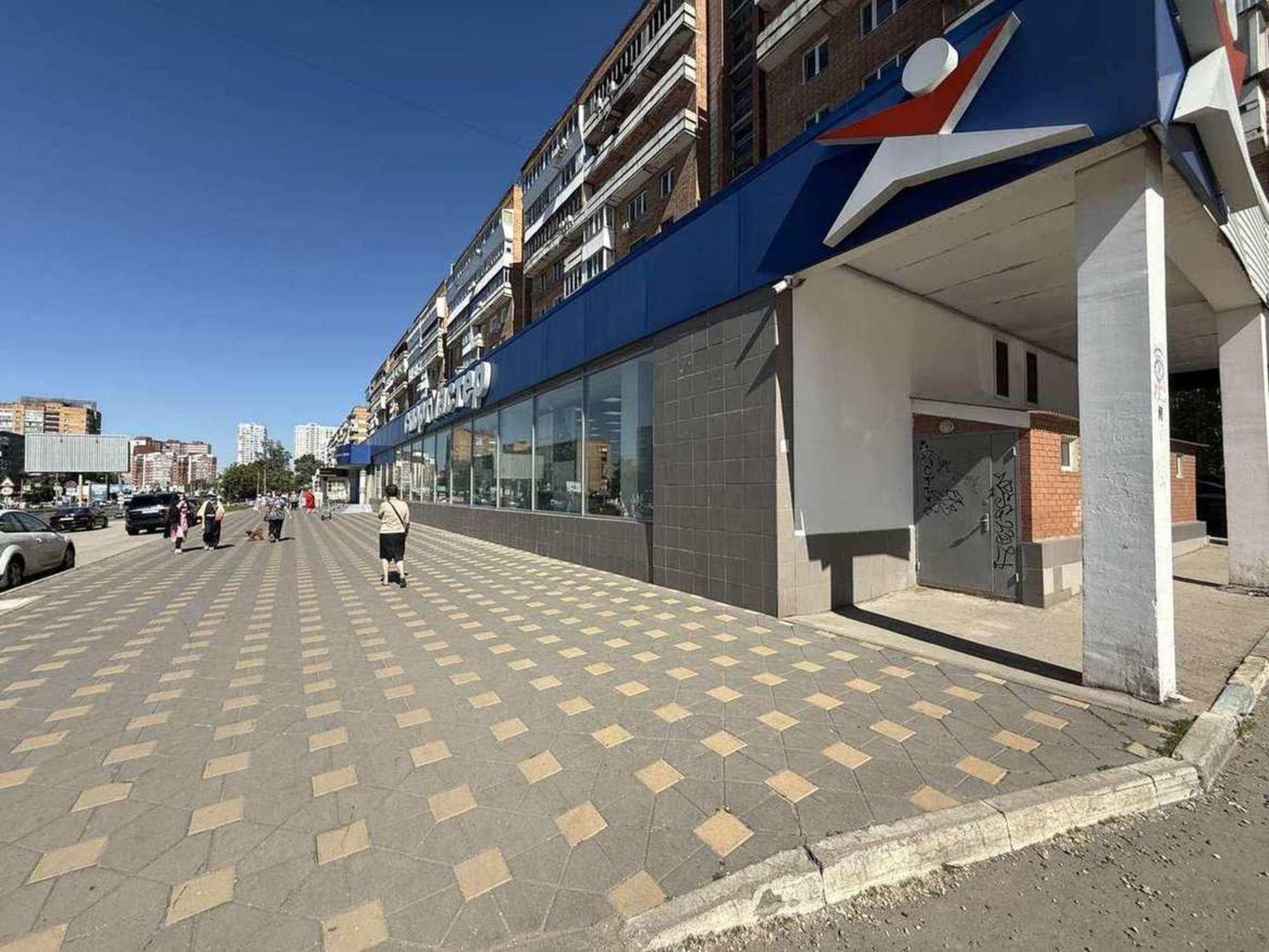 Сдать торговое помещение за 138 400 рублей на Ленина проспект, 3