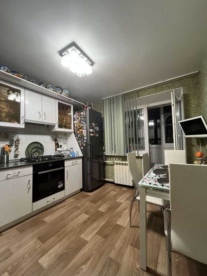 2-комн квартира Революционная улица, 77