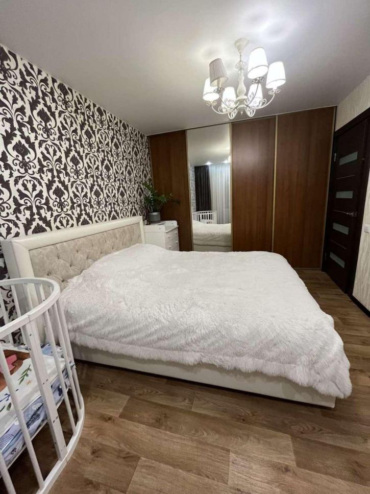 2-комн квартира Революционная улица, 77
