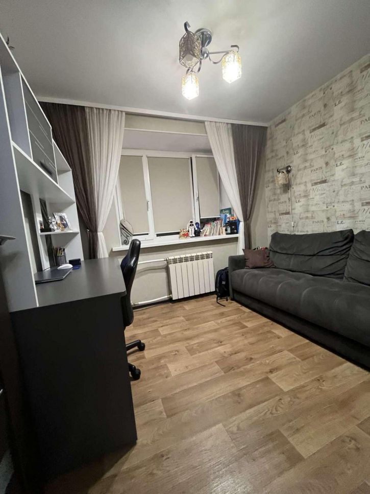 2-комн квартира Революционная улица, 77